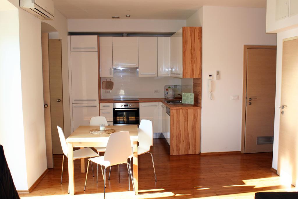 Park Apartments Изола Екстериор снимка